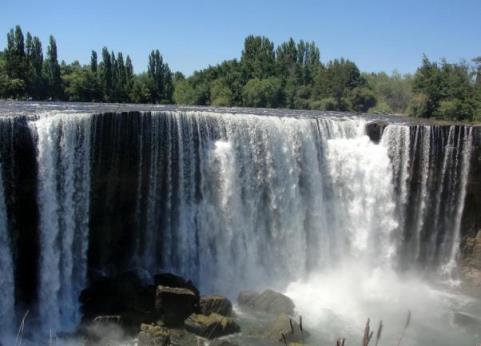 尼亚加拉大瀑布是世界上最大的瀑布吗(尼亚加拉瀑布像什么)