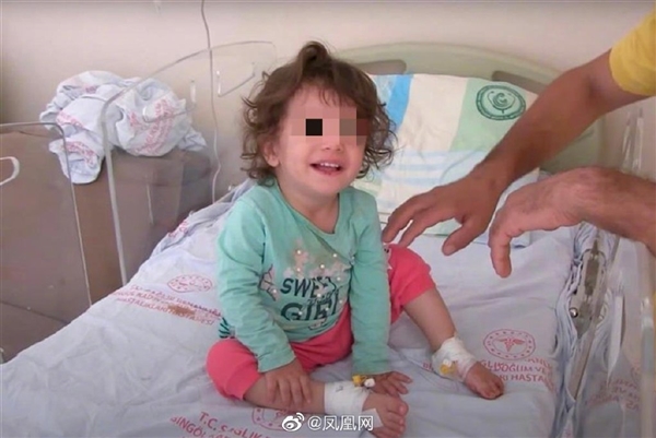 土耳其2岁女童遭蛇咬后咬死蛇 最终平安无事：圈粉全球网友 太勇猛了