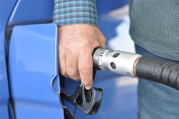 到底有多便宜？美国公布最新汽油零售价：用户终于能减轻压力了