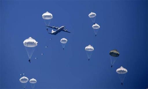08年汶川地震跳伞的士兵(汶川大地震第一个跳伞的人)