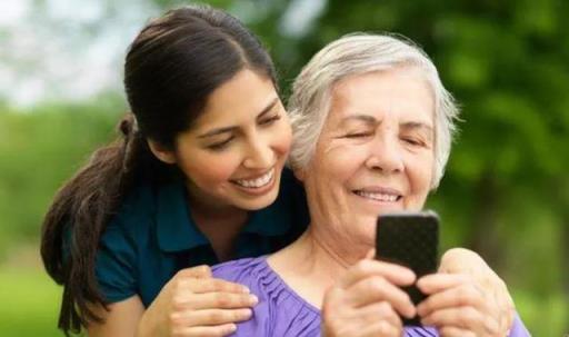 老年人使用智能手机一般注意什么(老年人使用智能手机的原因)