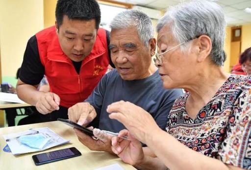 老年人使用智能手机一般注意什么(老年人使用智能手机的原因)