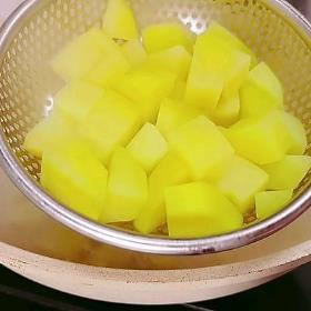 椒盐土豆(椒盐土豆片的家常做法)