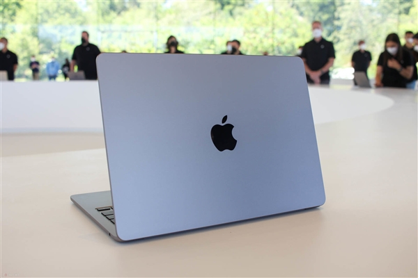 苹果最大尺寸的MacBook Air来了：性能激进