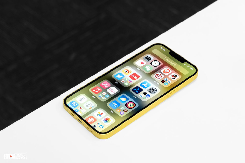 黄色iPhone 14 Plus图赏：亮眼的一抹明黄