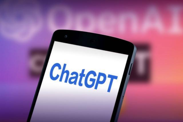 苹果CEO库克谈 ChatGPT：自己正在使用，正密切关注需谨慎探索